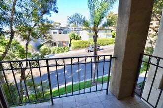 2445 Brant St in San Diego, CA - Building Photo - Building Photo