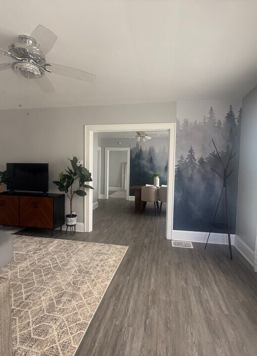 3833 Vine St in Cincinnati, OH - Building Photo