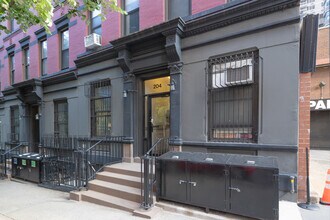 204 E 90th St in New York, NY - Building Photo - Building Photo