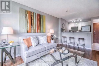 10 Yonge St in Toronto, ON - Building Photo - Building Photo