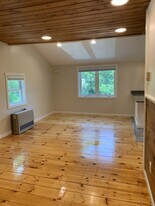 42 Mast Rd, Unit 42A in Lee, NH - Building Photo