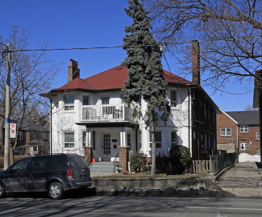 44 Lawrence Ave E in Toronto, ON - Building Photo