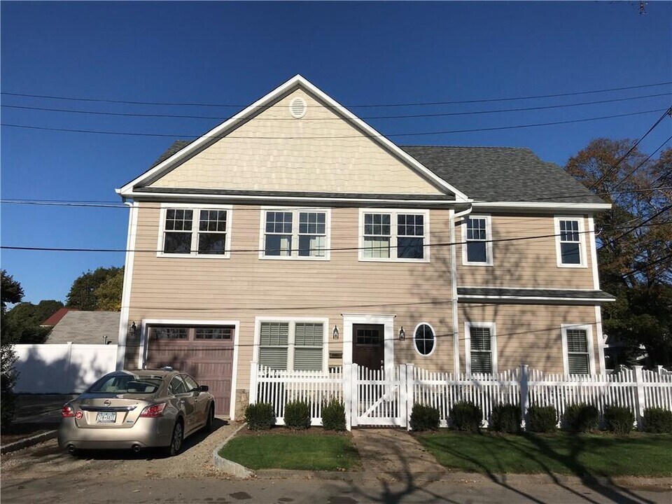 15 St George St in Pleasantville, NY - Building Photo