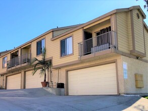 Monte Vista Townhomes in La Habra, CA - Building Photo - Building Photo