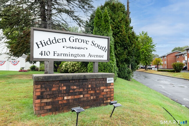 410 Farmington Ave in New Britain, CT - Building Photo - Building Photo