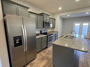 628 Bradburn Village Cir in Nashville, TN - Building Photo - Building Photo