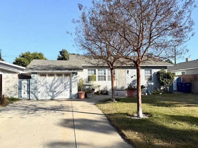 5942 Dagwood Ave in Lakewood, CA - Building Photo - Building Photo