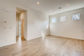 408 Cadence View Way in Henderson, NV - Building Photo - Building Photo