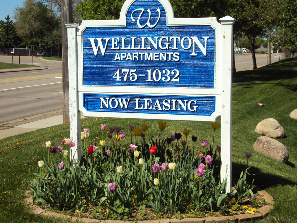 Wellington Apartments in Plymouth, MN - Foto de edificio