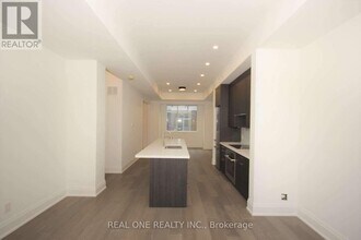 35-35 Dervock Crescent in Toronto, ON - Building Photo - Building Photo