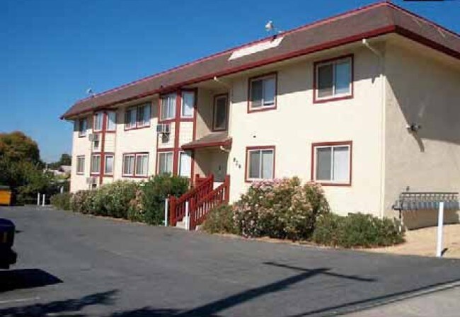 928 Black Diamond St in Pittsburg, CA - Building Photo - Building Photo