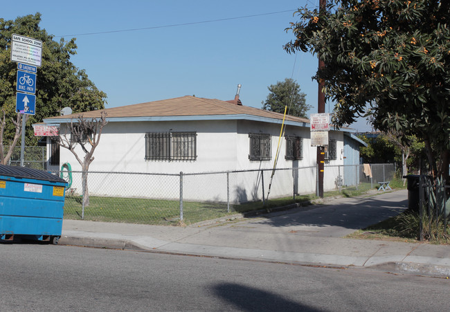 4925 Clara St in Cudahy, CA - Building Photo - Building Photo