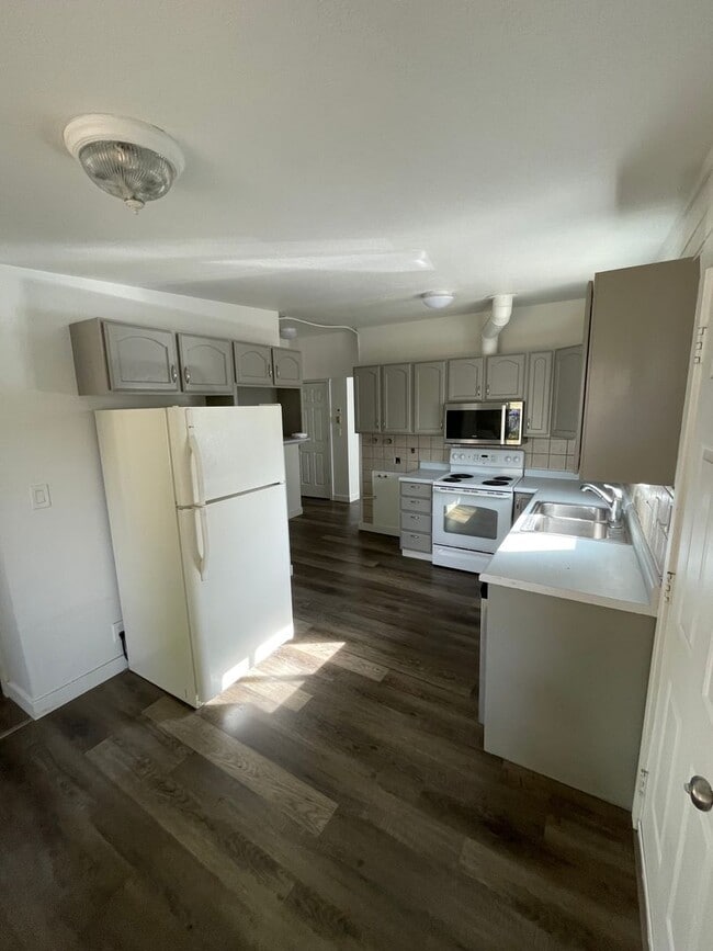 property at 2801 S Adams St