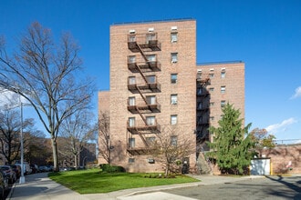 8740 Francis Lewis Blvd in Queens Village, NY - Building Photo - Building Photo