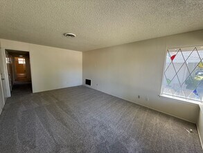 1122-1124 Wayland Ave in Sacramento, CA - Building Photo - Building Photo