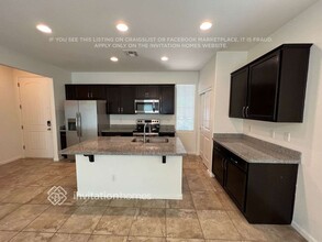 1370 S Ponderosa Dr in Gilbert, AZ - Foto de edificio - Building Photo