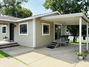 746 N 7th St in Midlothian, TX - Building Photo - Building Photo