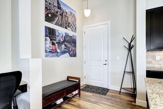 305 Inverness Way S in Englewood, CO - Building Photo - Building Photo