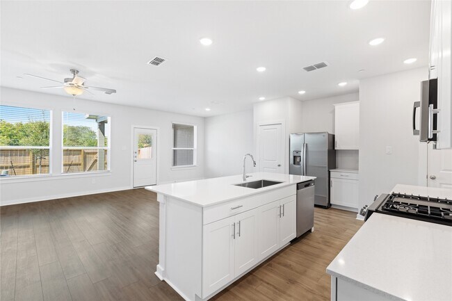 8117 Danson Ln in Pearland, TX - Foto de edificio - Building Photo