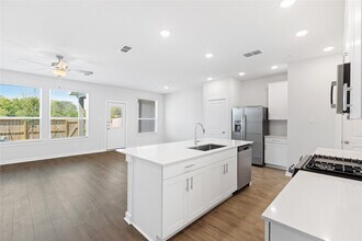 8117 Danson Ln in Pearland, TX - Building Photo - Building Photo