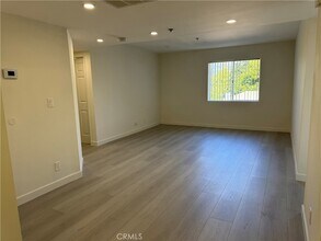 2616 Canada Blvd, Unit 305 in Glendale, CA - Foto de edificio - Building Photo