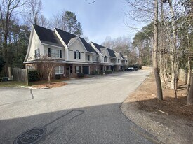 320 Glenburney Dr in Fayetteville, NC - Building Photo