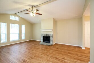 1125 Hidden Creek Dr in Mansfield, TX - Building Photo - Building Photo