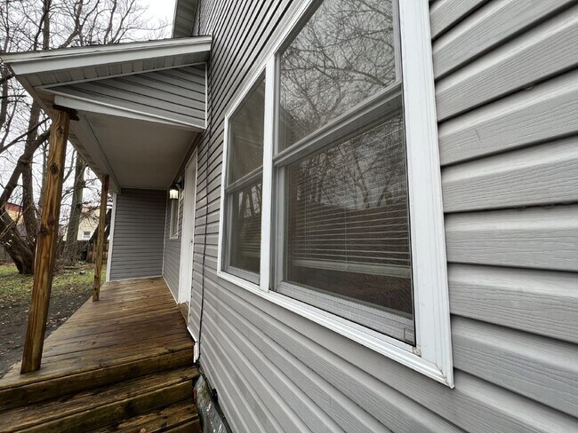 826 4th St NW in Grand Rapids, MI - Building Photo - Building Photo