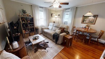 11 Walnut St, Unit 2 in Wakefield, MA - Building Photo