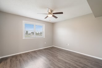 Flats of Greentree in Clarksville, IN - Building Photo - Building Photo