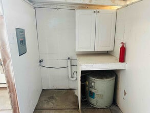 357 E Putnam Ave in Porterville, CA - Foto de edificio - Building Photo