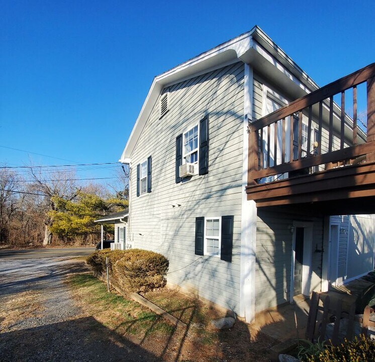 36 Zion Church Rd in Front Royal, VA - Building Photo