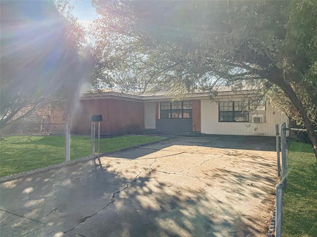 2620 Crest Ridge Dr in Dallas, TX - Building Photo - Building Photo