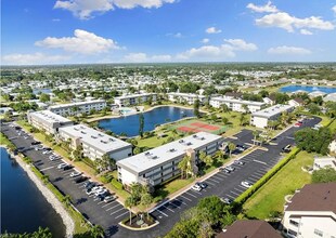 1024 Manatee Rd, Unit C207 in Naples, FL - Foto de edificio - Building Photo