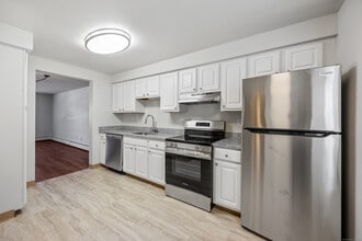 64 Nutmeg Dr in Meriden, CT - Building Photo - Building Photo