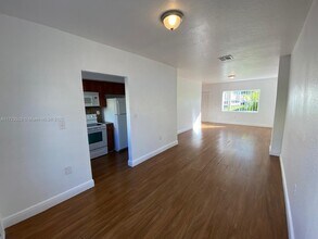 464 NW 84th St in Miami, FL - Building Photo - Building Photo