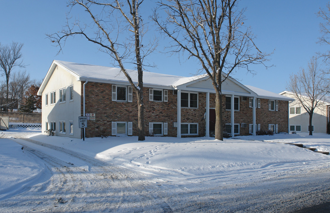 2921 Verndale Ave in Anoka, MN - Building Photo