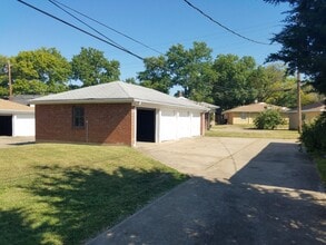 5825 Sunshine Dr in St. Louis, MO - Foto de edificio - Building Photo