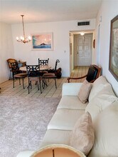 3200 N Palm Aire Dr in Pompano Beach, FL - Building Photo - Building Photo