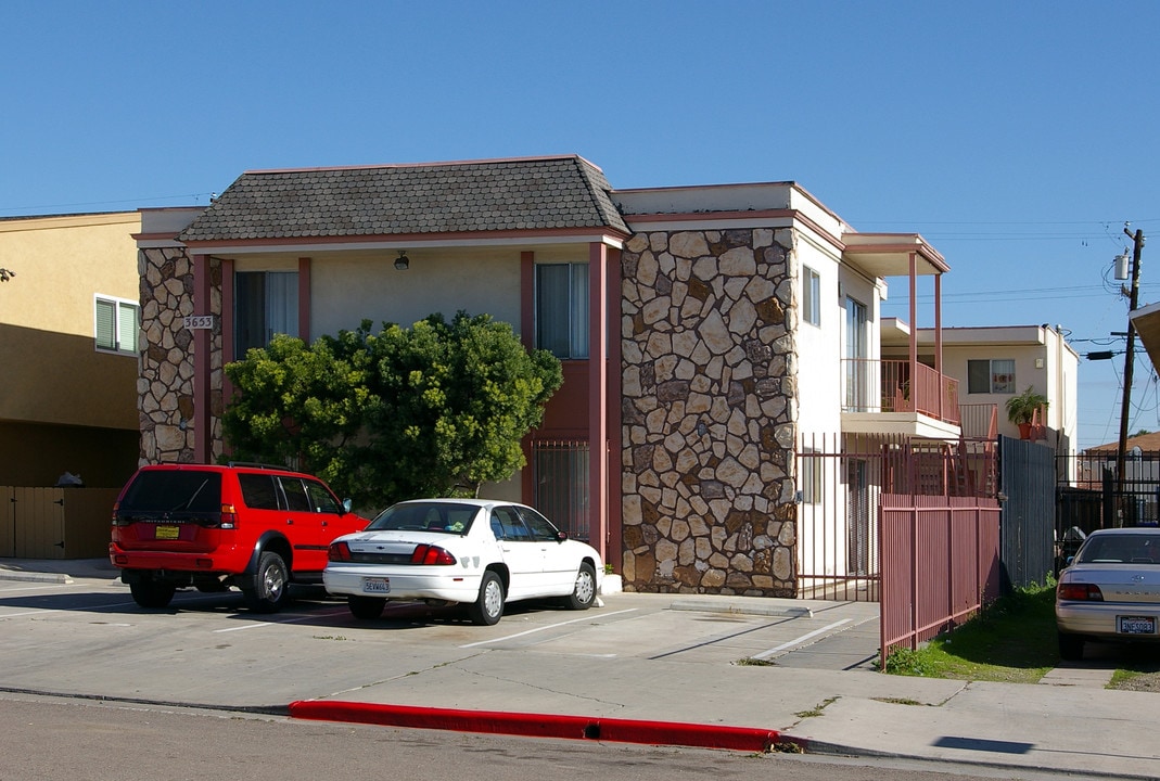 3653 N 43rd St in San Diego, CA - Foto de edificio