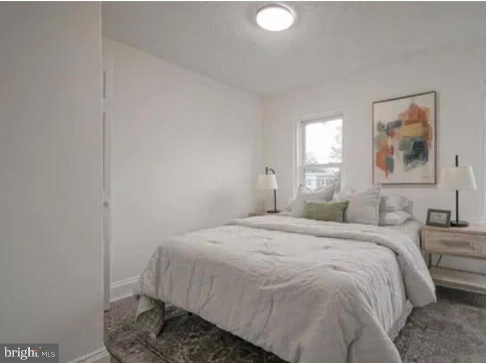 1069 Collings Rd in Camden, NJ - Building Photo