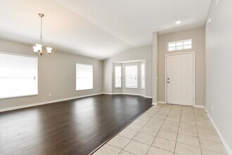 9732 White Barn Way in Riverview, FL - Foto de edificio - Building Photo