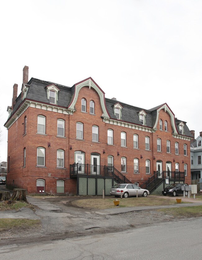 99 Wendell Ave in Pittsfield, MA - Foto de edificio - Building Photo