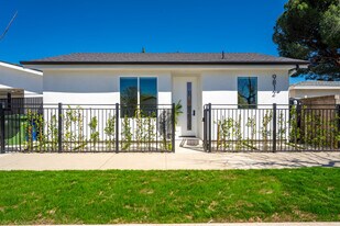 9812 Oso Ave in Chatsworth, CA - Building Photo