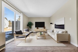 Coach Lantern Apartments, LLC in Scarborough, ME - Building Photo