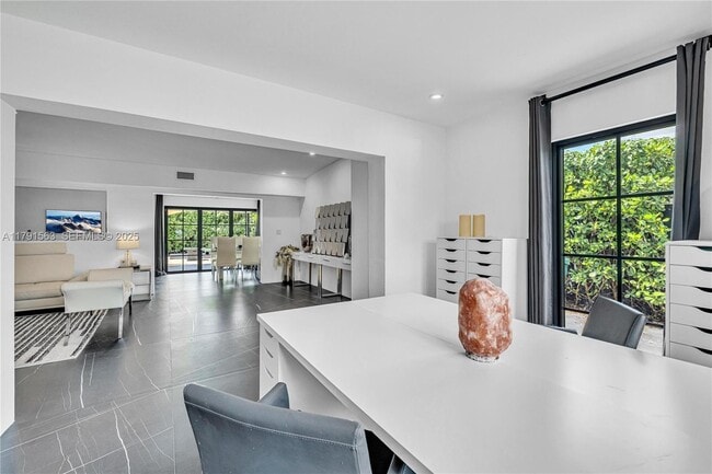 560 NW 116th Terrace in Miami, FL - Building Photo - Building Photo