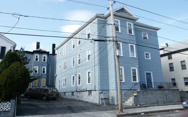 88-94 Seabury St in Fall River, MA - Foto de edificio - Building Photo