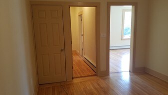 404 Jackson St, Unit 1 in Windham, CT - Building Photo