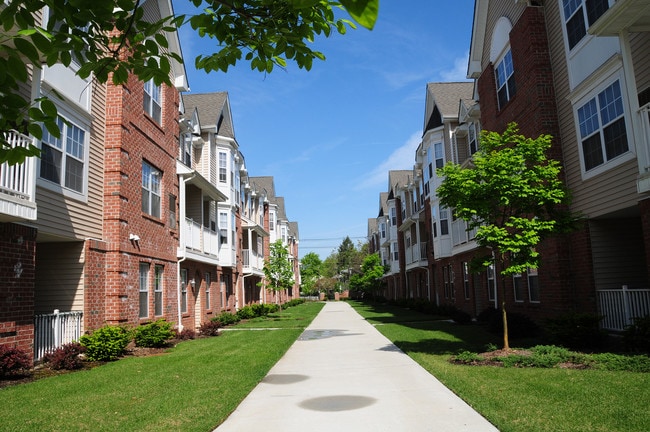 Meridian Terrace in Carteret, NJ - Building Photo - Building Photo