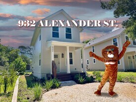 932 Alexander St in St. Augustine, FL - Building Photo